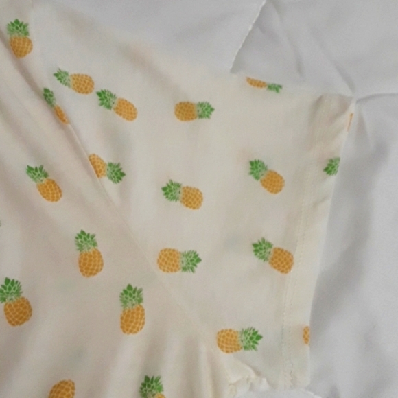 Zoe & Liv Sz XL Pineapple Print Shorts Sleeve Tee Shirt - Picture 4 of 7